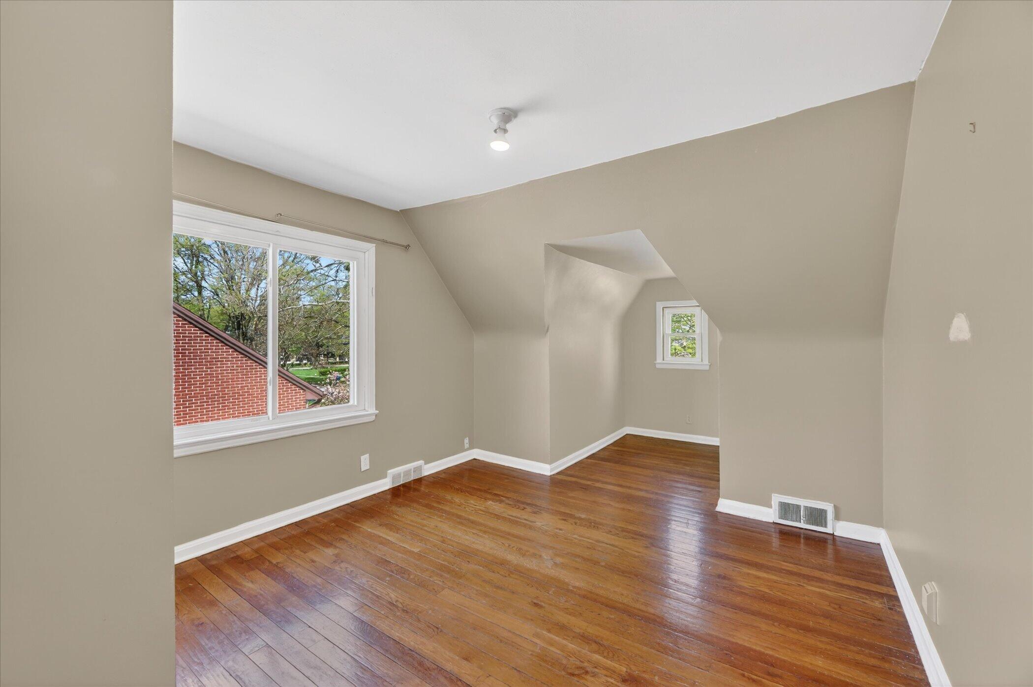 1422 Reycraft Drive Kalamazoo, MI 49001 - Photo 23 of 41 23-1422-Reycraft-Dr-Kalamazoo-Windowstil