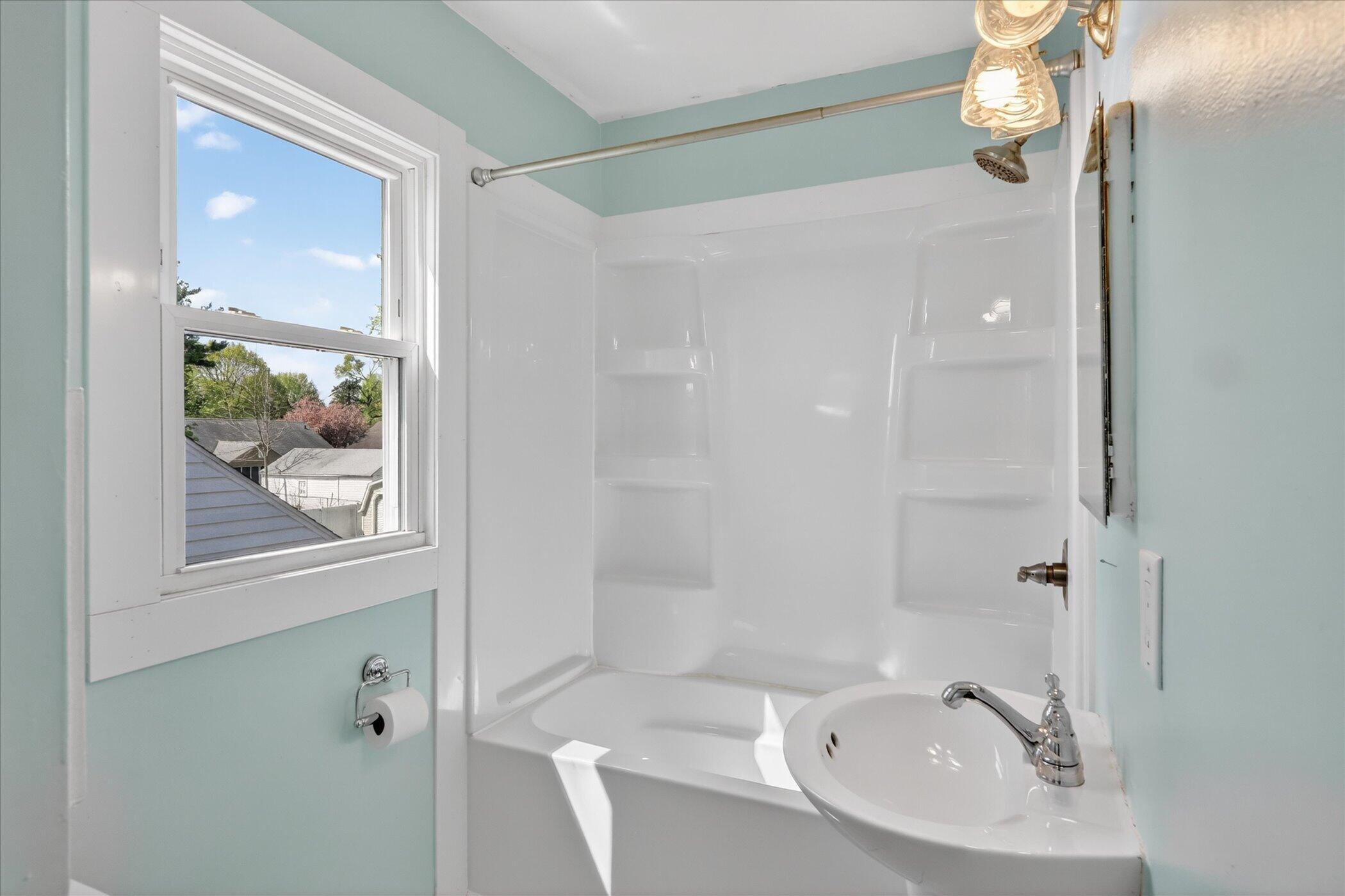 1422 Reycraft Drive Kalamazoo, MI 49001 - Photo 25 of 41 25-1422-Reycraft-Dr-Kalamazoo-Windowstil