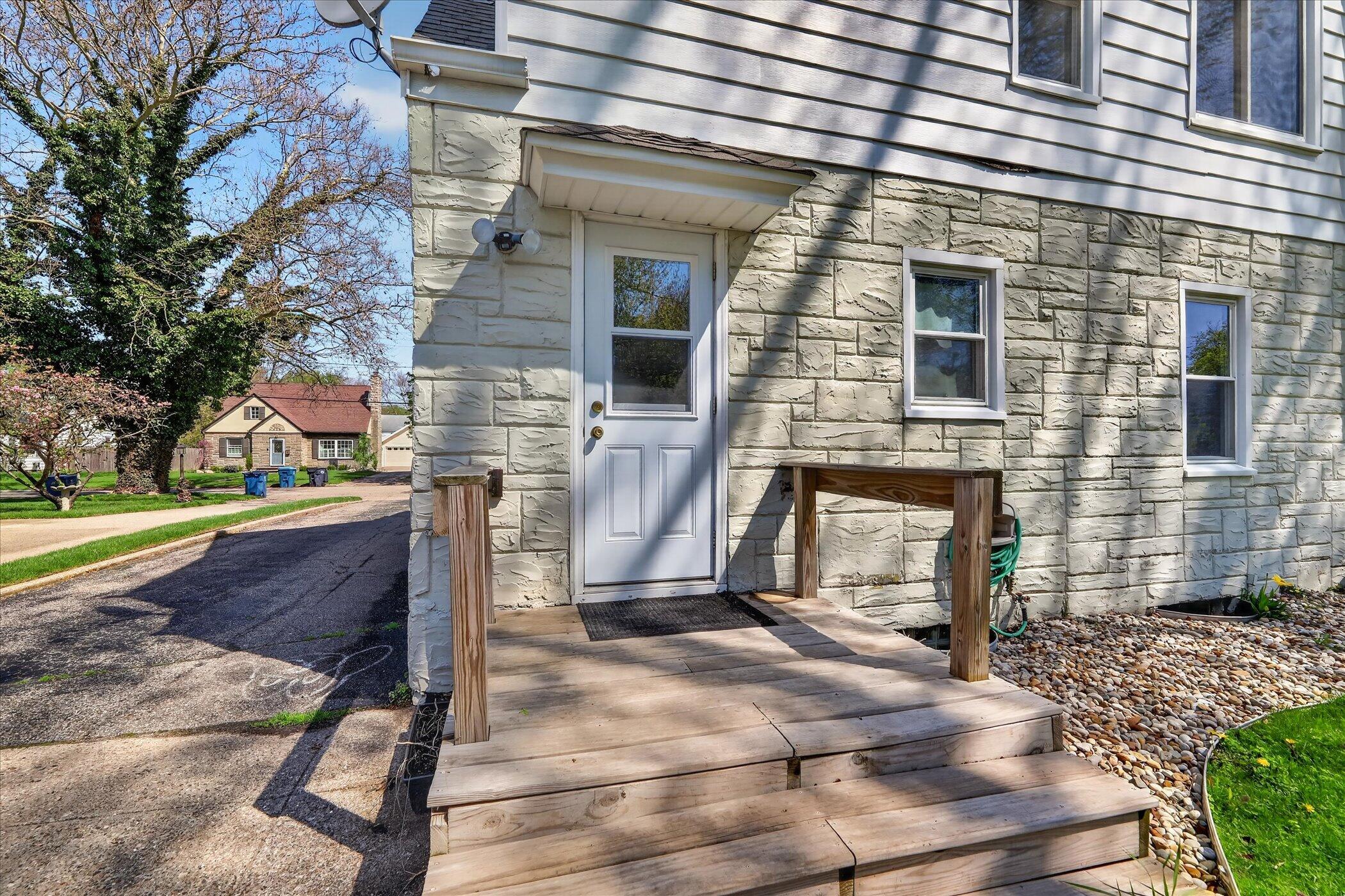 1422 Reycraft Drive Kalamazoo, MI 49001 - Photo 35 of 41 35-1422-Reycraft-Dr-Kalamazoo-Windowstil