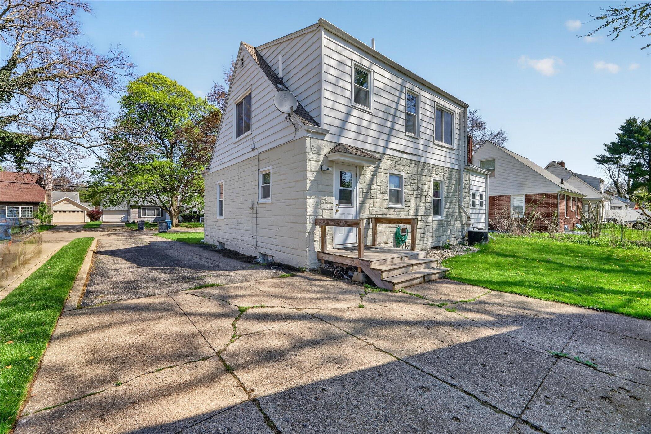 1422 Reycraft Drive Kalamazoo, MI 49001 - Photo 36 of 41 36-1422-Reycraft-Dr-Kalamazoo-Windowstil