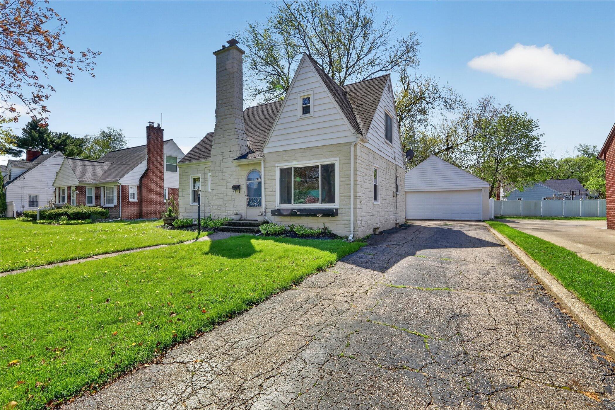 1422 Reycraft Drive Kalamazoo, MI 49001 - Photo 4 of 41 04-1422-Reycraft-Dr-Kalamazoo-Windowstil