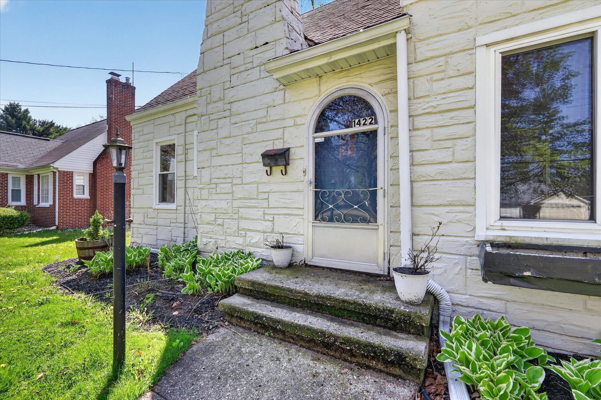 1422 Reycraft Drive Kalamazoo, MI 49001 - Photo 5 of 41 05-1422-Reycraft-Dr-Kalamazoo-Windowstil