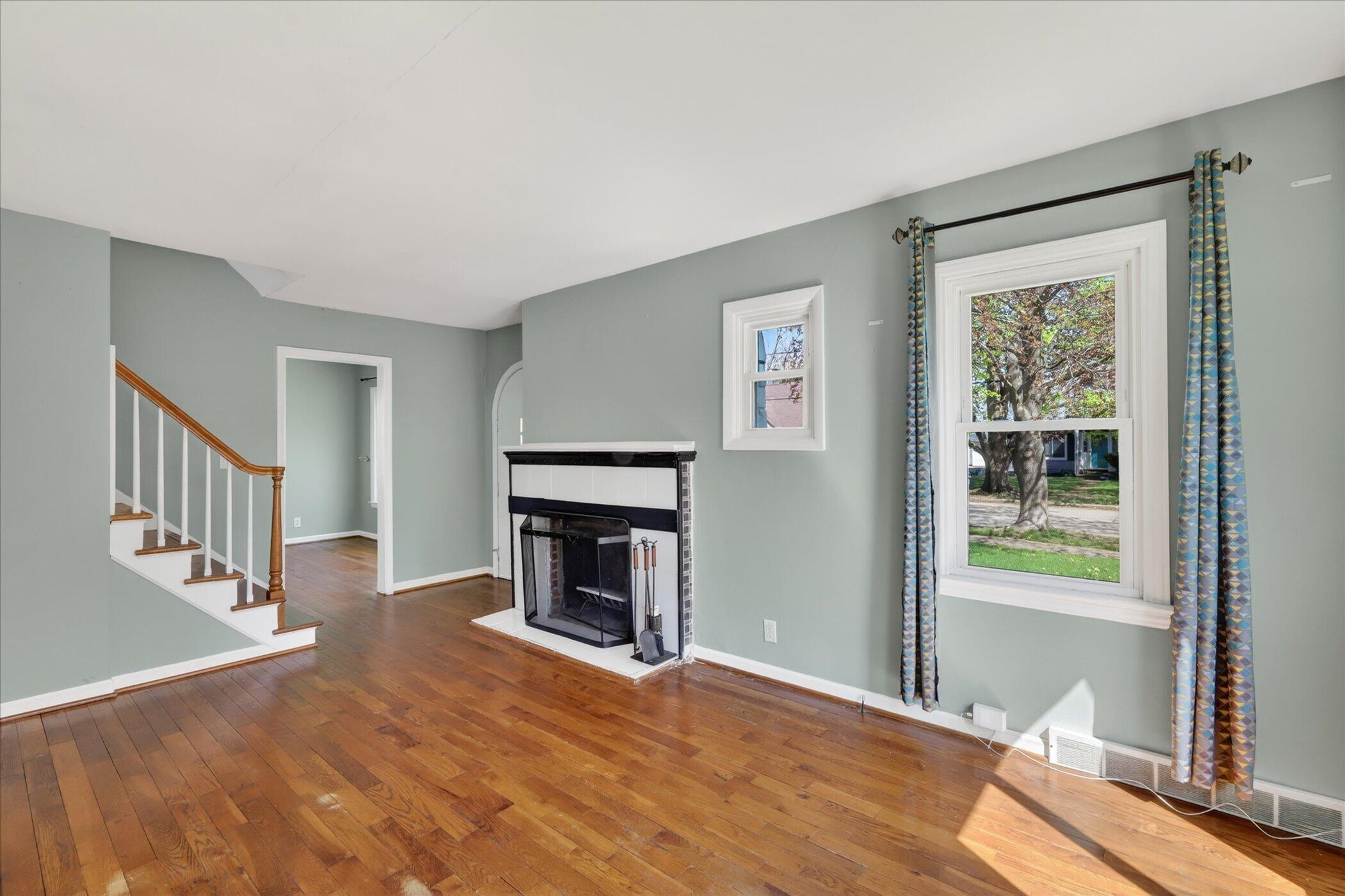 1422 Reycraft Drive Kalamazoo, MI 49001 - Photo 10 of 41 10-1422-Reycraft-Dr-Kalamazoo-Windowstil
