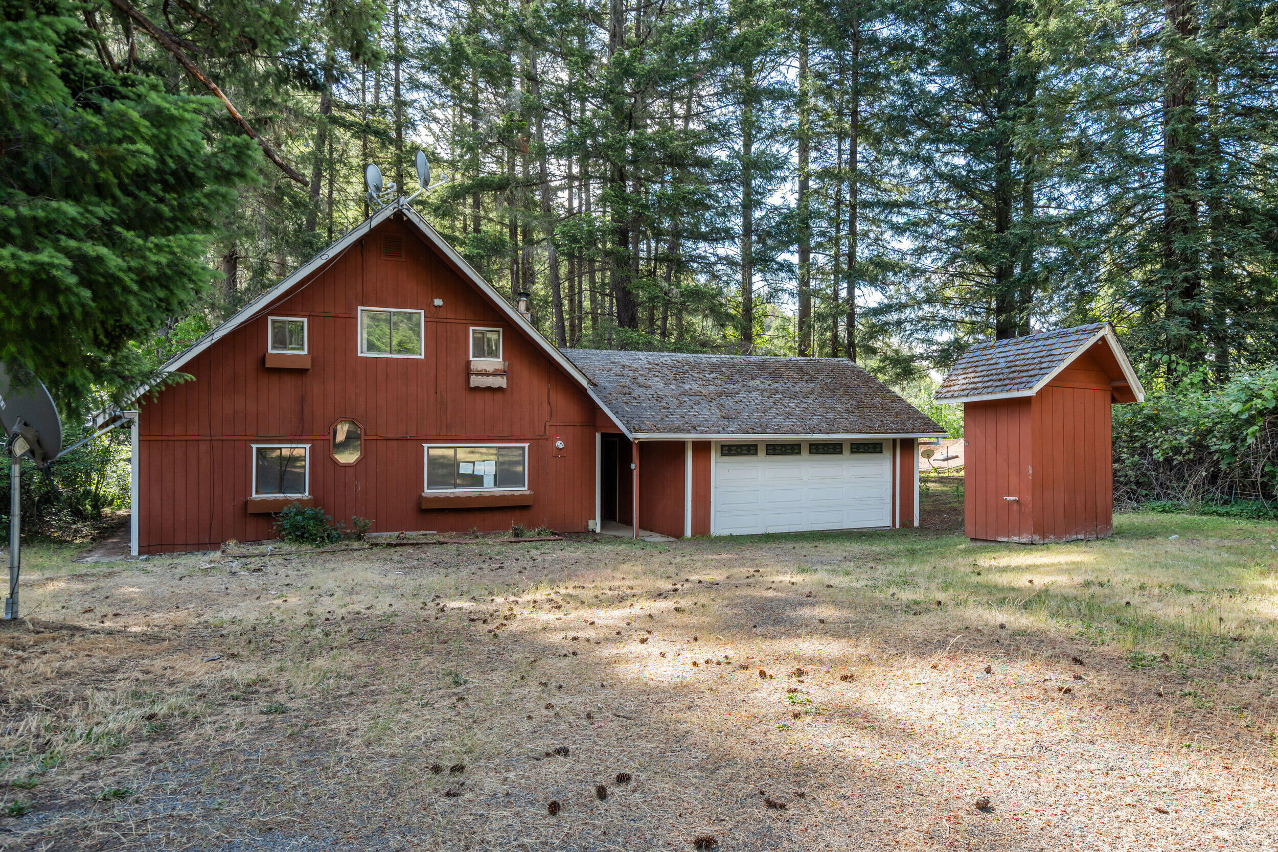 3300 West Evans Creek Road Rogue River, OR 97537 - Photo 2 of 21 a front view of a house with a yard