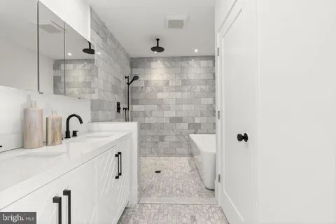 a view of livingroom with hardwood
