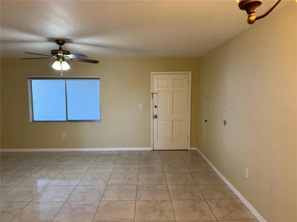 a view of entryway with a fan