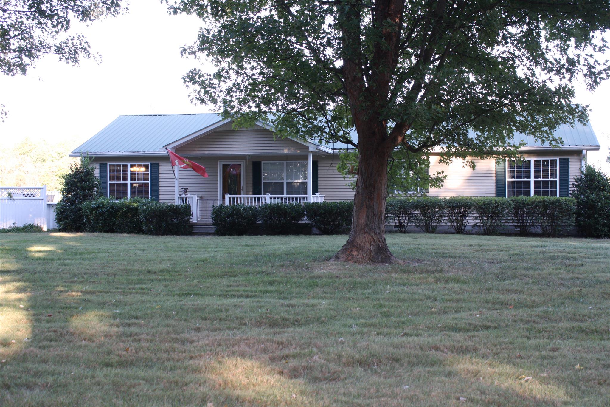 245 South Leath Road Portland, TN 37148 - Photo 2 of 19 a front view of a house with a garden