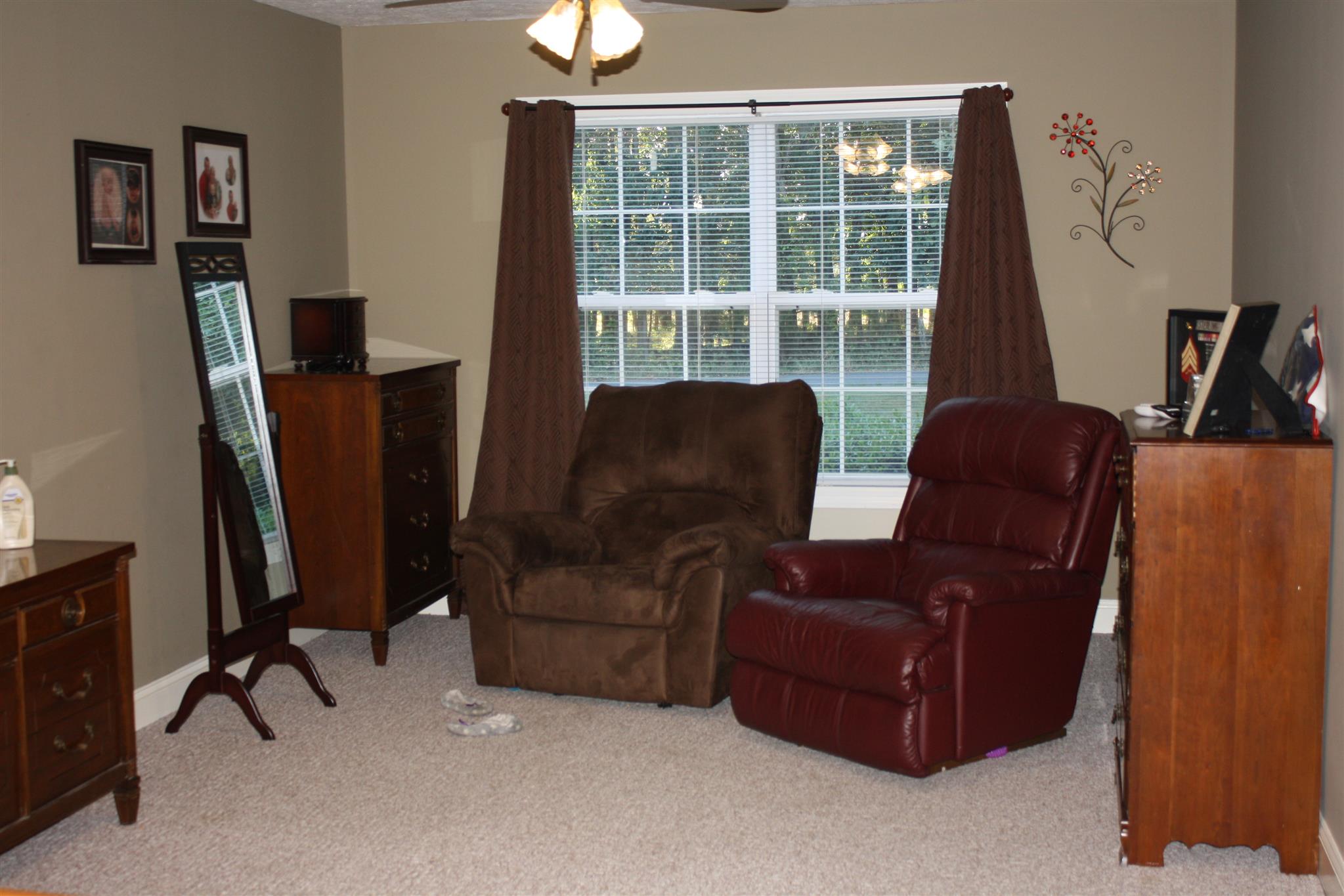 245 South Leath Road Portland, TN 37148 - Photo 7 of 19 a living room with furniture and a window