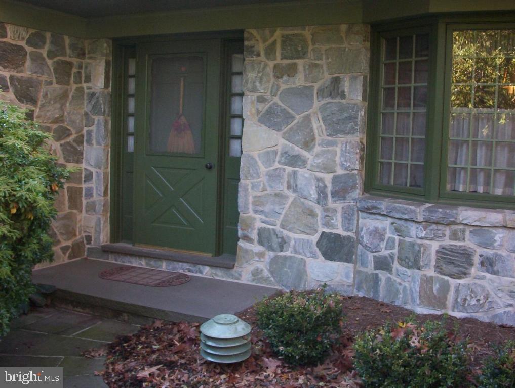 1260 Meadowbrook Road Lancaster, PA 17603 - Photo 2 of 12 Gallery Image 2