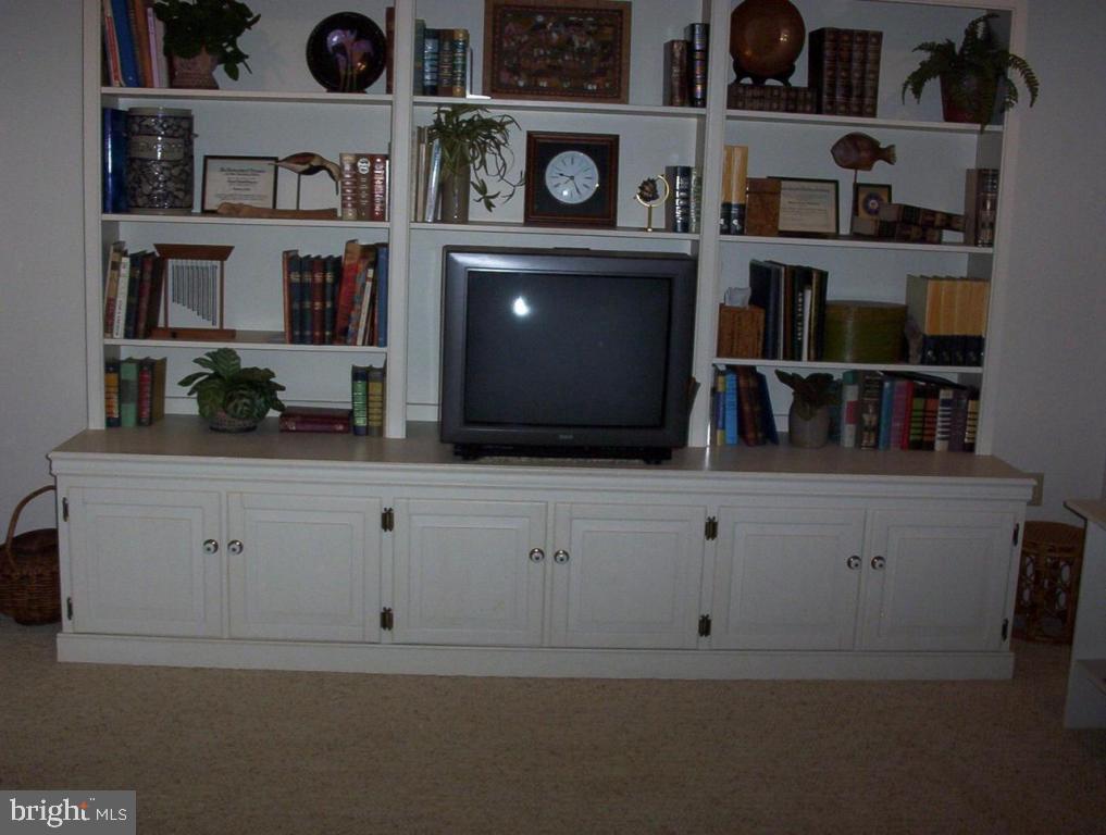 1260 Meadowbrook Road Lancaster, PA 17603 - Photo 4 of 12 Gallery Image 4