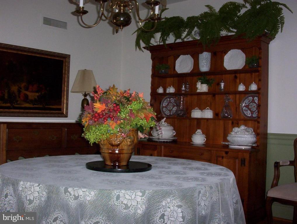 1260 Meadowbrook Road Lancaster, PA 17603 - Photo 5 of 12 Gallery Image 5