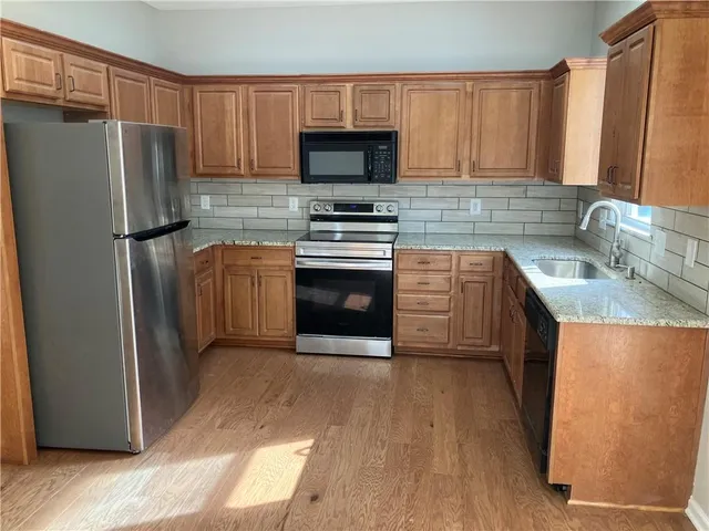 $305,900 | 22707 West 73rd Street, Shawnee, KS 66227