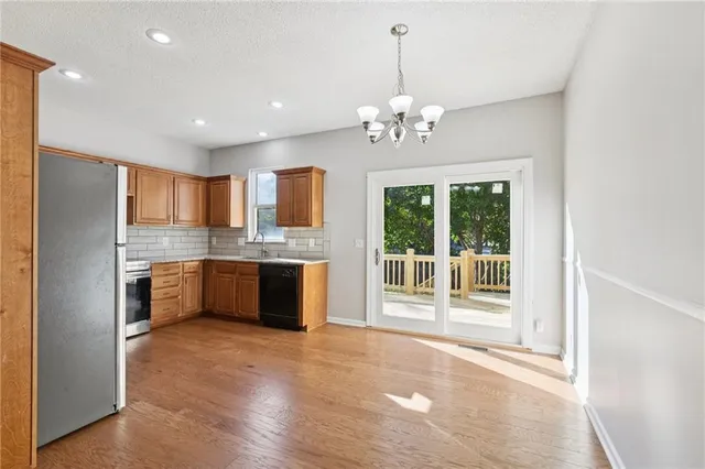 $305,900 | 22707 West 73rd Street, Shawnee, KS 66227