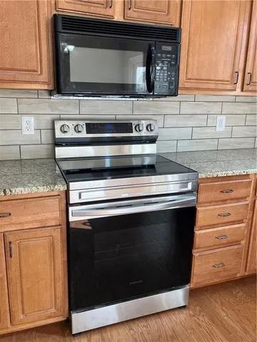 $305,900 | 22707 West 73rd Street, Shawnee, KS 66227