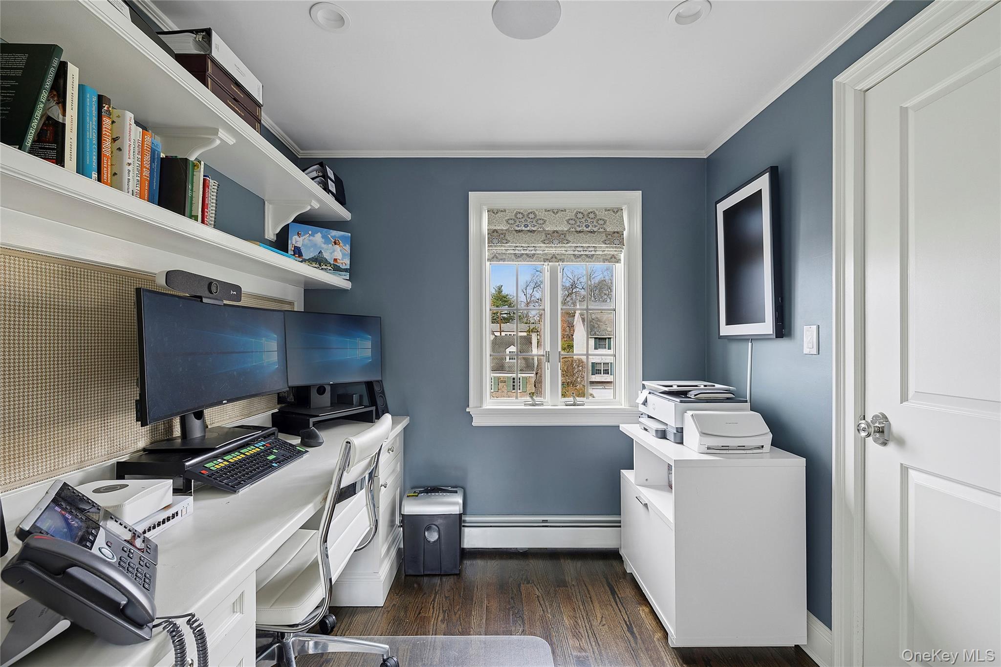 44 Old Ox Road Manhasset, NY 11030 - Photo 18 of 23 a workspace with furniture and window