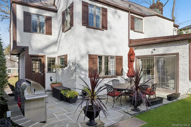 a view of a house with backyard and sitting area