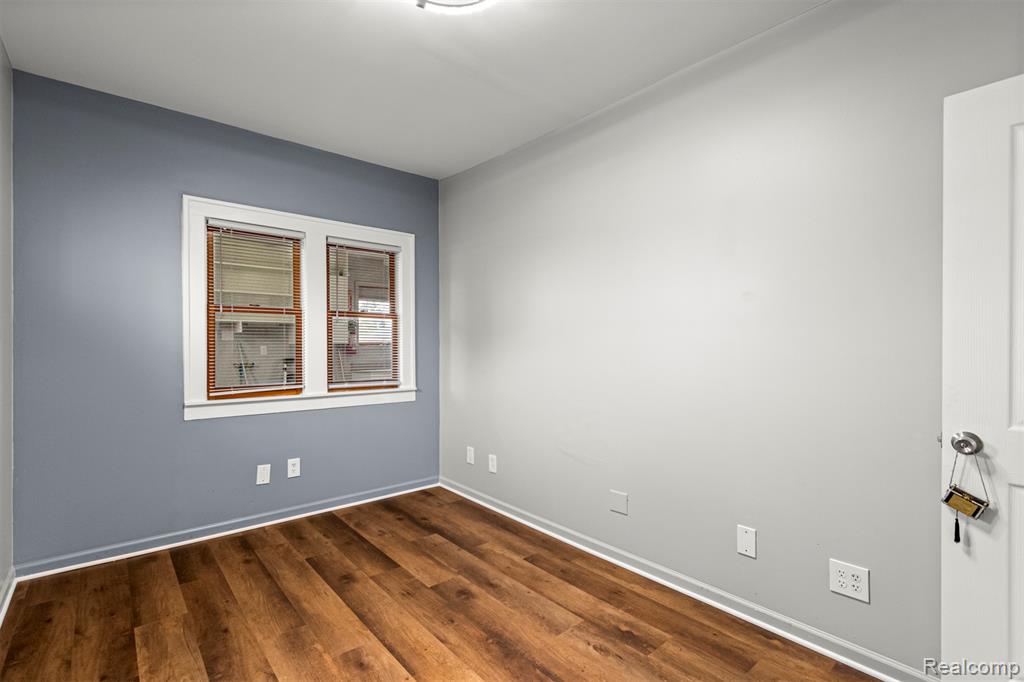 5920 Chase Road Dearborn, MI 48126 - Photo 19 of 37