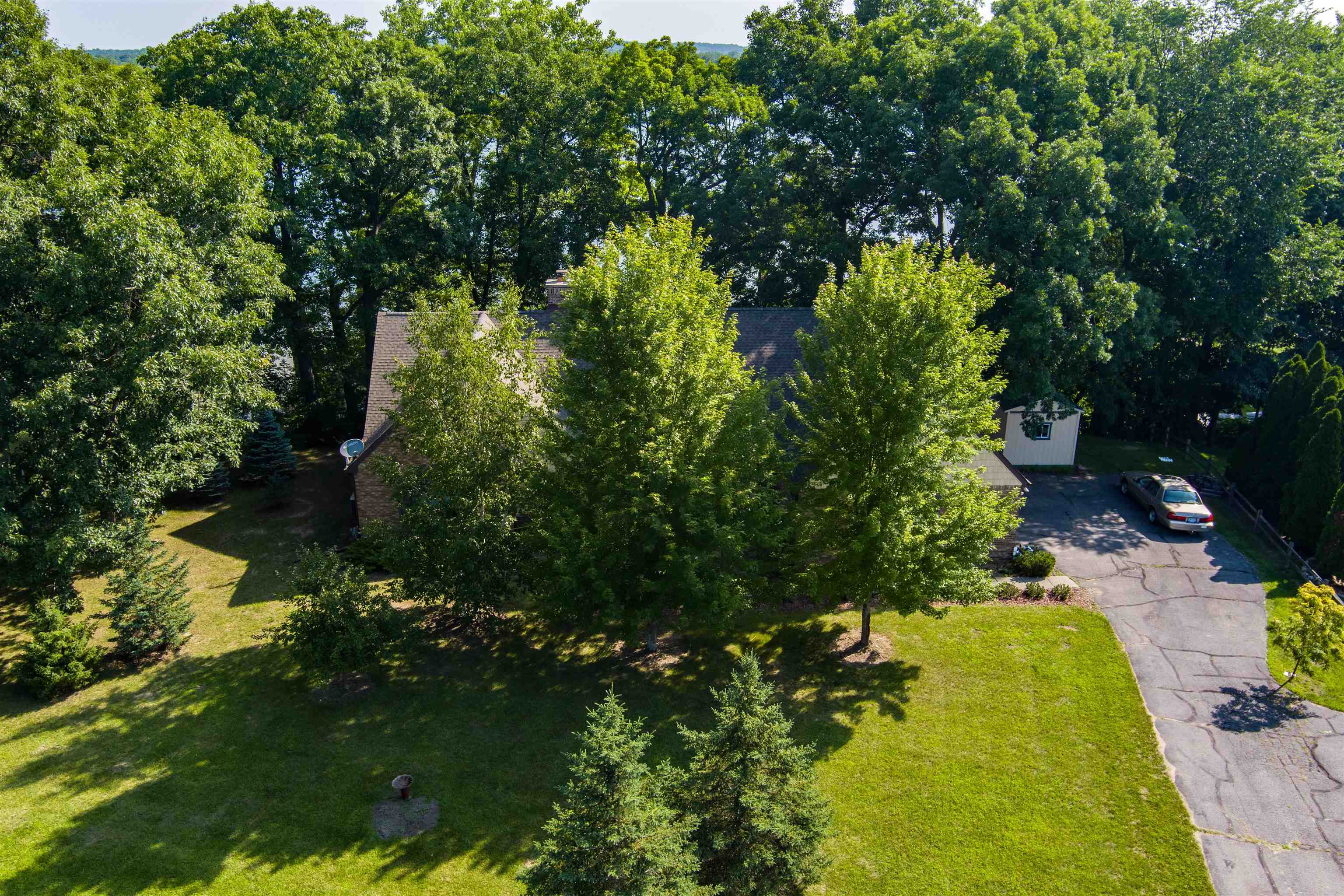 4189 Cordley Lake Road Pinckney, MI 48169 - Photo 2 of 41 50116322-1.JPG