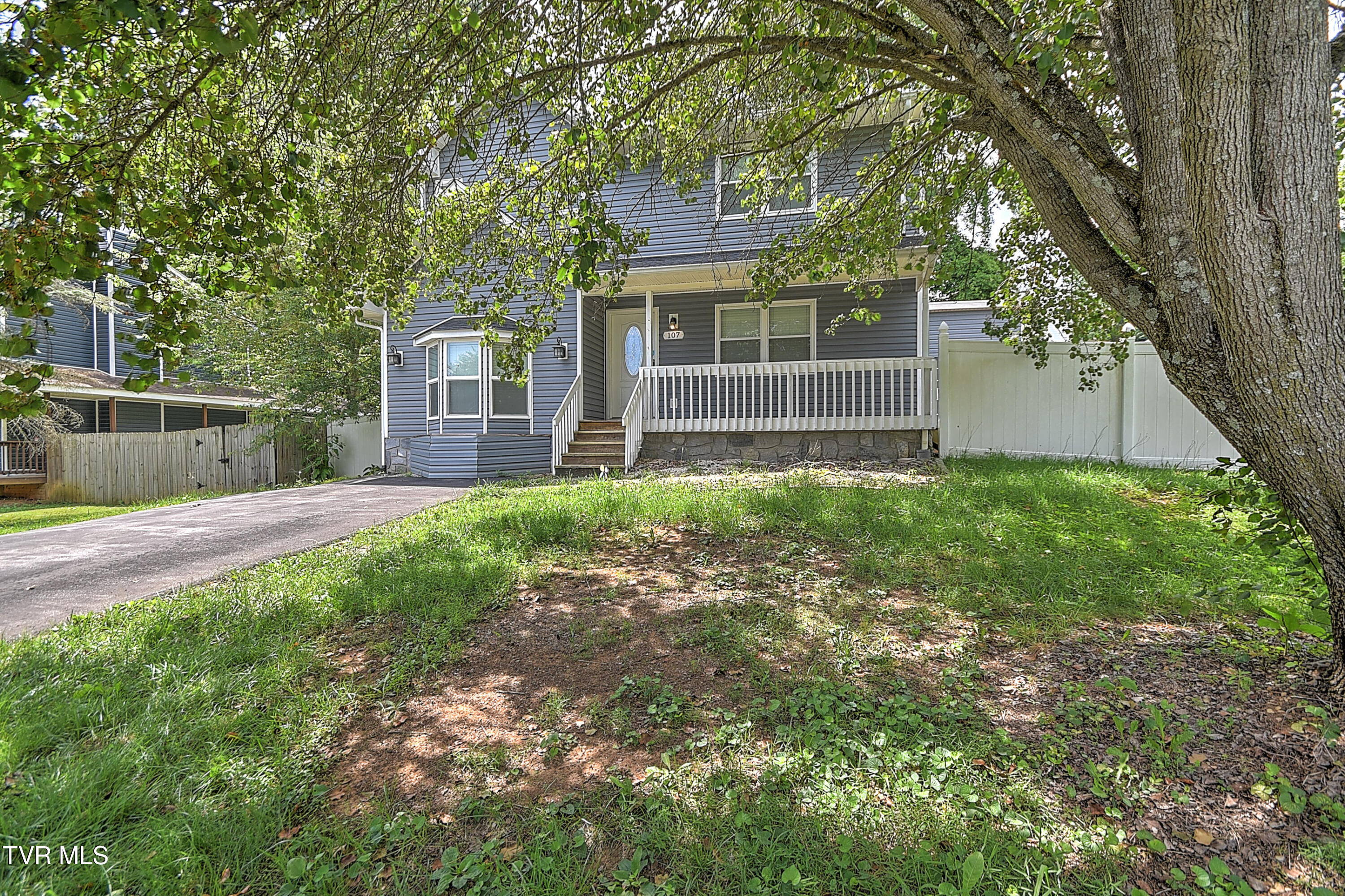 107 Springview Drive Gray, TN 37615 - Photo 2 of 44 5A800B78-0561-4C36-8F21-B2A18B01E158