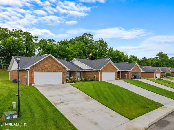 $379,900 | 1032 Patriot Landing Drive, Dandridge, TN 37725