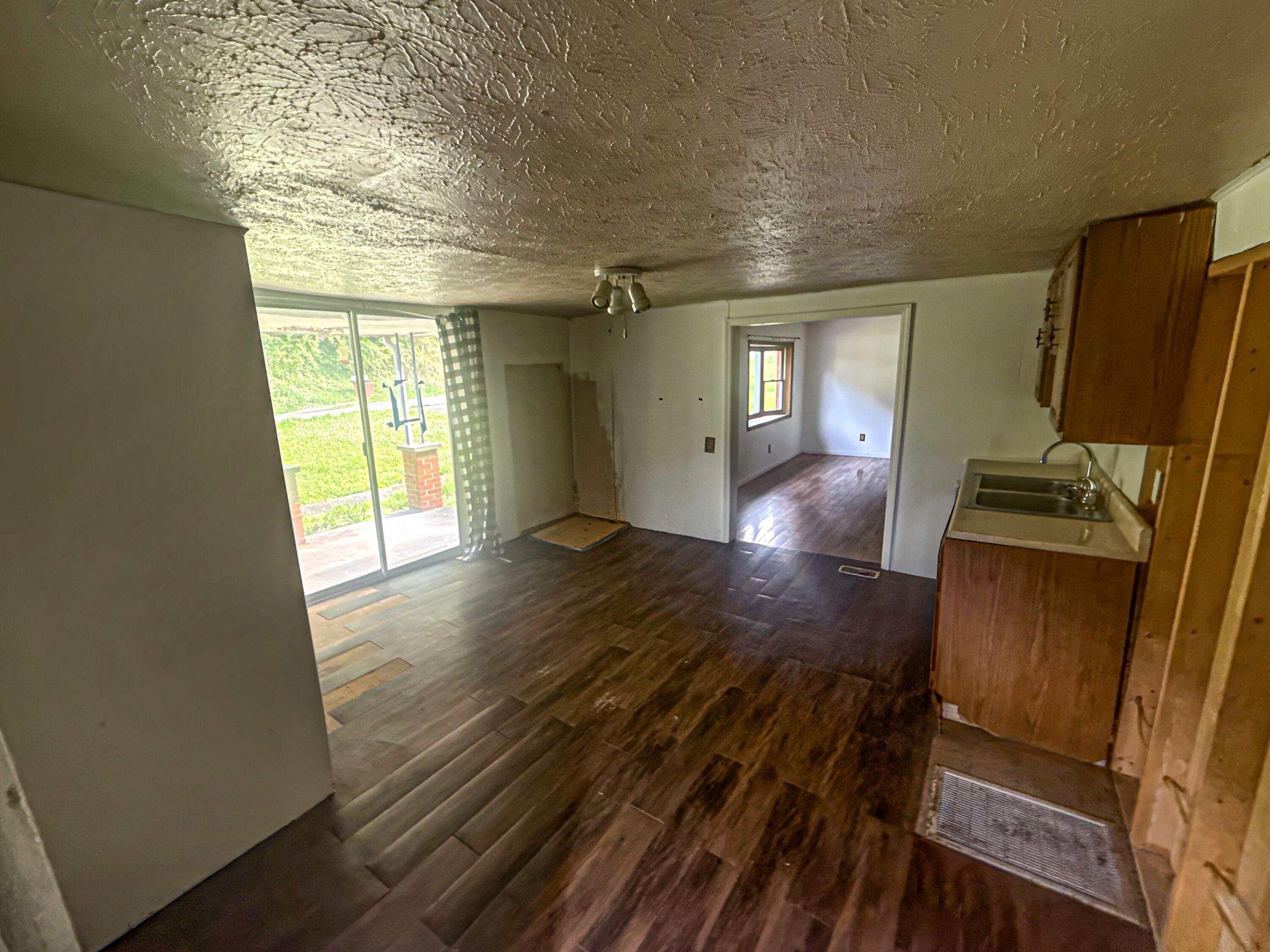 2101 Town Hl Road Jackson, KY 41339 - Photo 7 of 11 7-May 27 2026 09_43am-Tb9o