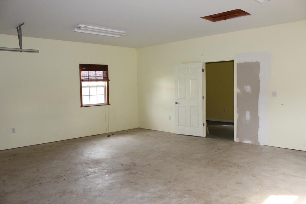 2498 Tindil Creek Road Slocomb, AL 36375 - Photo 31 of 49 Garage