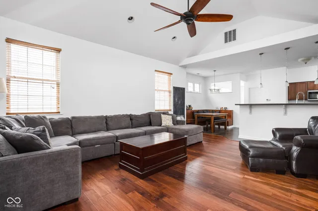 $2,300 | 2326 North Pennsylvania Street, Unit 6, Indianapolis, IN 46205