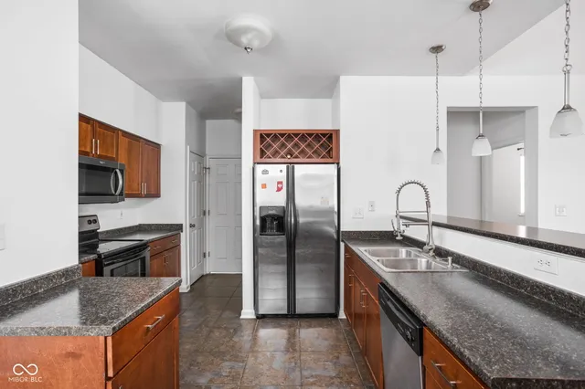 $2,300 | 2326 North Pennsylvania Street, Unit 6, Indianapolis, IN 46205