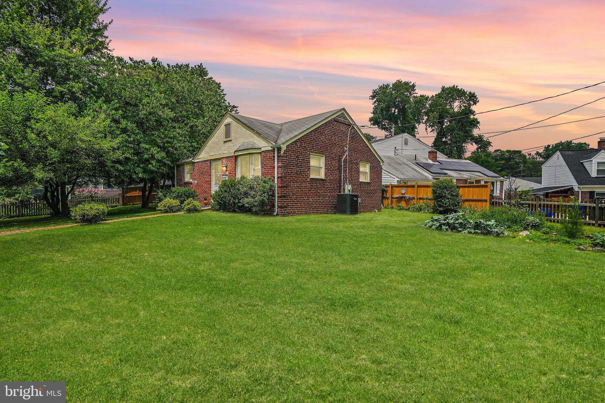 2611 Weisman Road Silver Spring, MD 20902 - Photo 3 of 30