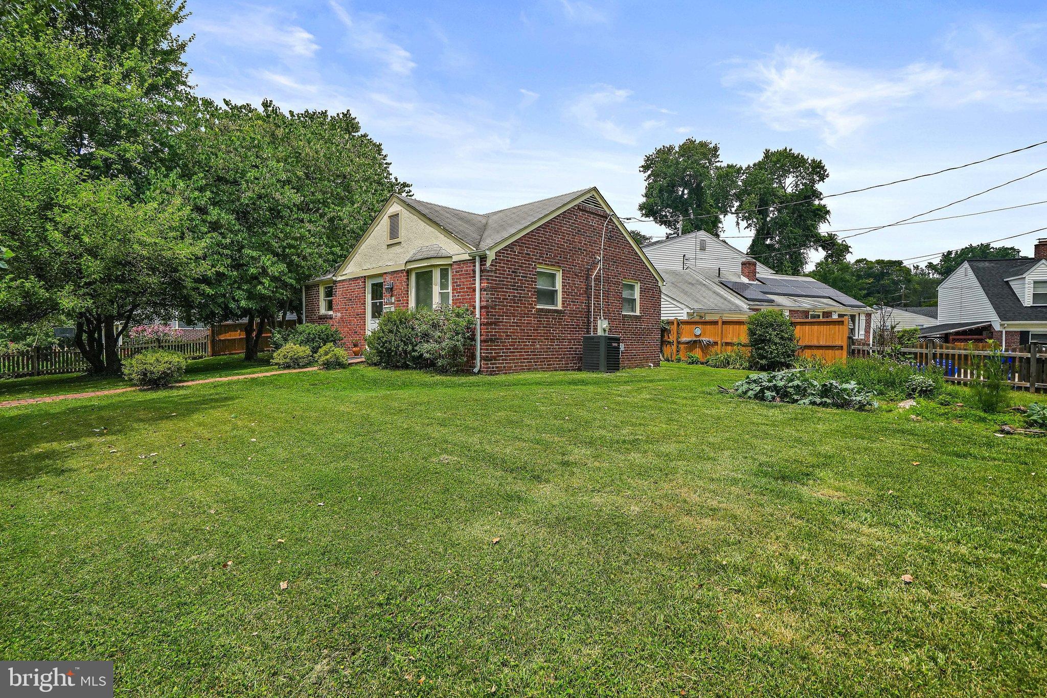 2611 Weisman Road Silver Spring, MD 20902 - Photo 4 of 30