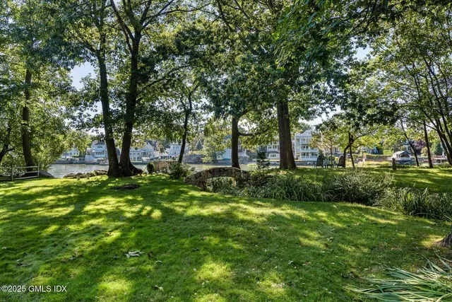 $7,995,000 | 2 Vista Drive, Greenwich, CT 06830