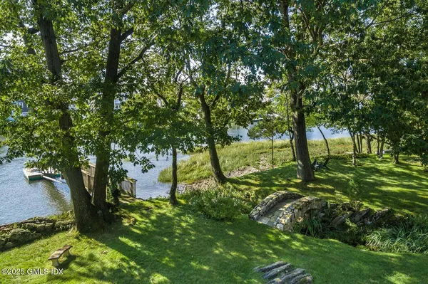 $7,995,000 | 2 Vista Drive, Greenwich, CT 06830