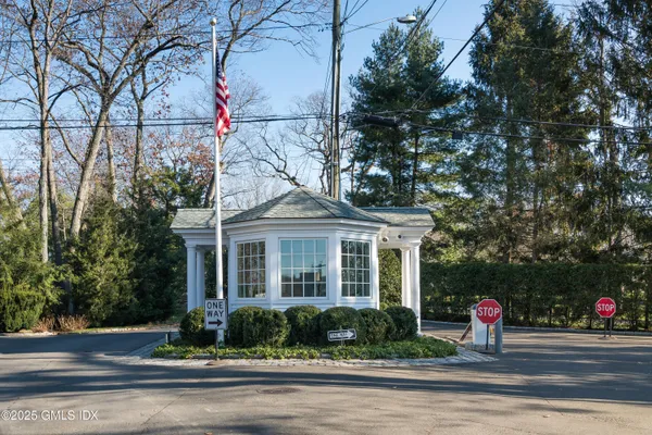 $7,995,000 | 2 Vista Drive, Greenwich, CT 06830