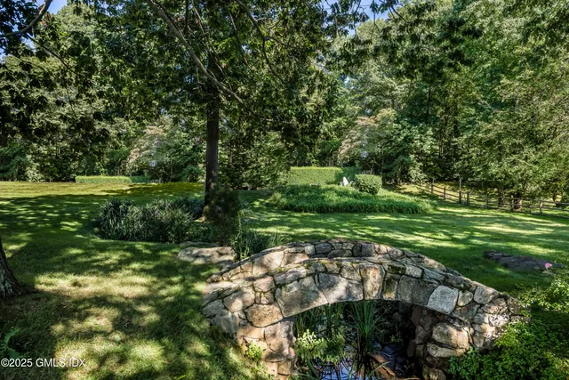 $7,995,000 | 2 Vista Drive, Greenwich, CT 06830