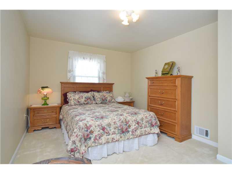 604 Trotwood Ridge Road Upper St. Clair, PA 15241 - Photo 13 of 25 Bedroom. First floor bedroom with adjacent full bath.