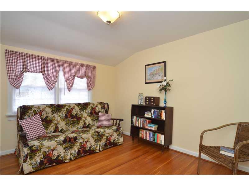 604 Trotwood Ridge Road Upper St. Clair, PA 15241 - Photo 19 of 25 Bedroom. Spacious and bright with large closet.