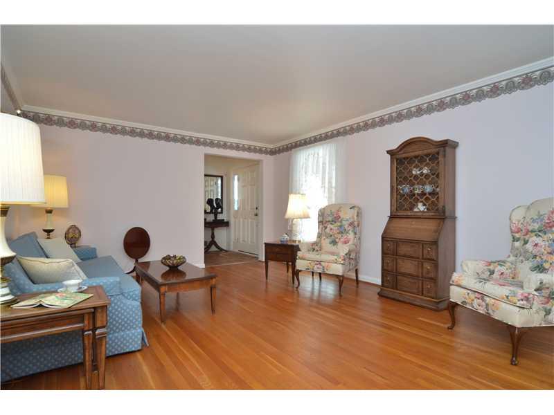 604 Trotwood Ridge Road Upper St. Clair, PA 15241 - Photo 5 of 25 Living Room.