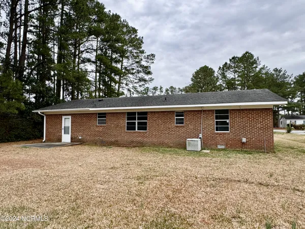 $1,700 | 526 West Thurman Road, New Bern, NC 28562