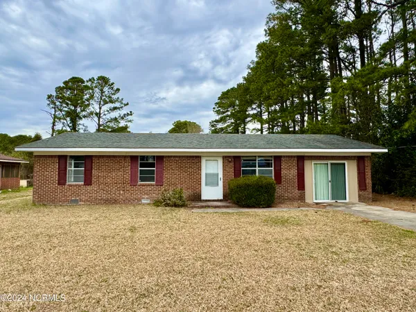 $1,700 | 526 West Thurman Road, New Bern, NC 28562