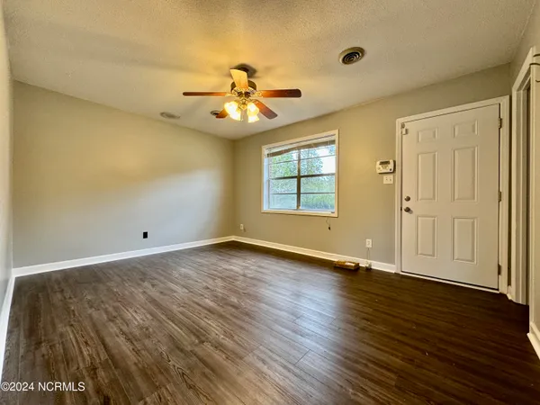 $1,700 | 526 West Thurman Road, New Bern, NC 28562