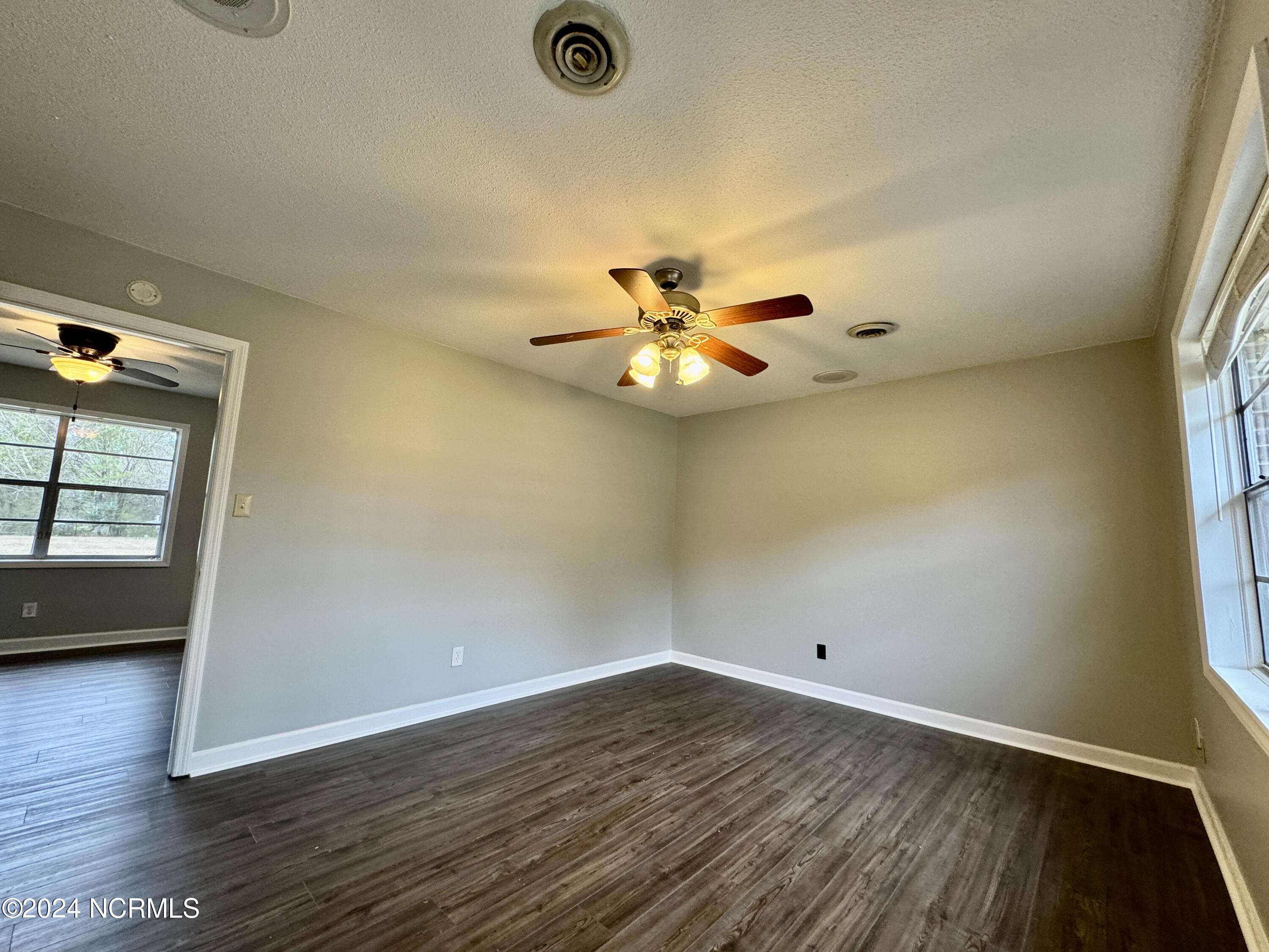 526 West Thurman Road New Bern, NC 28562 - Photo 5 of 18 ADB02795-2C77-45A2-B1F8-246A52EE7A52_1_2