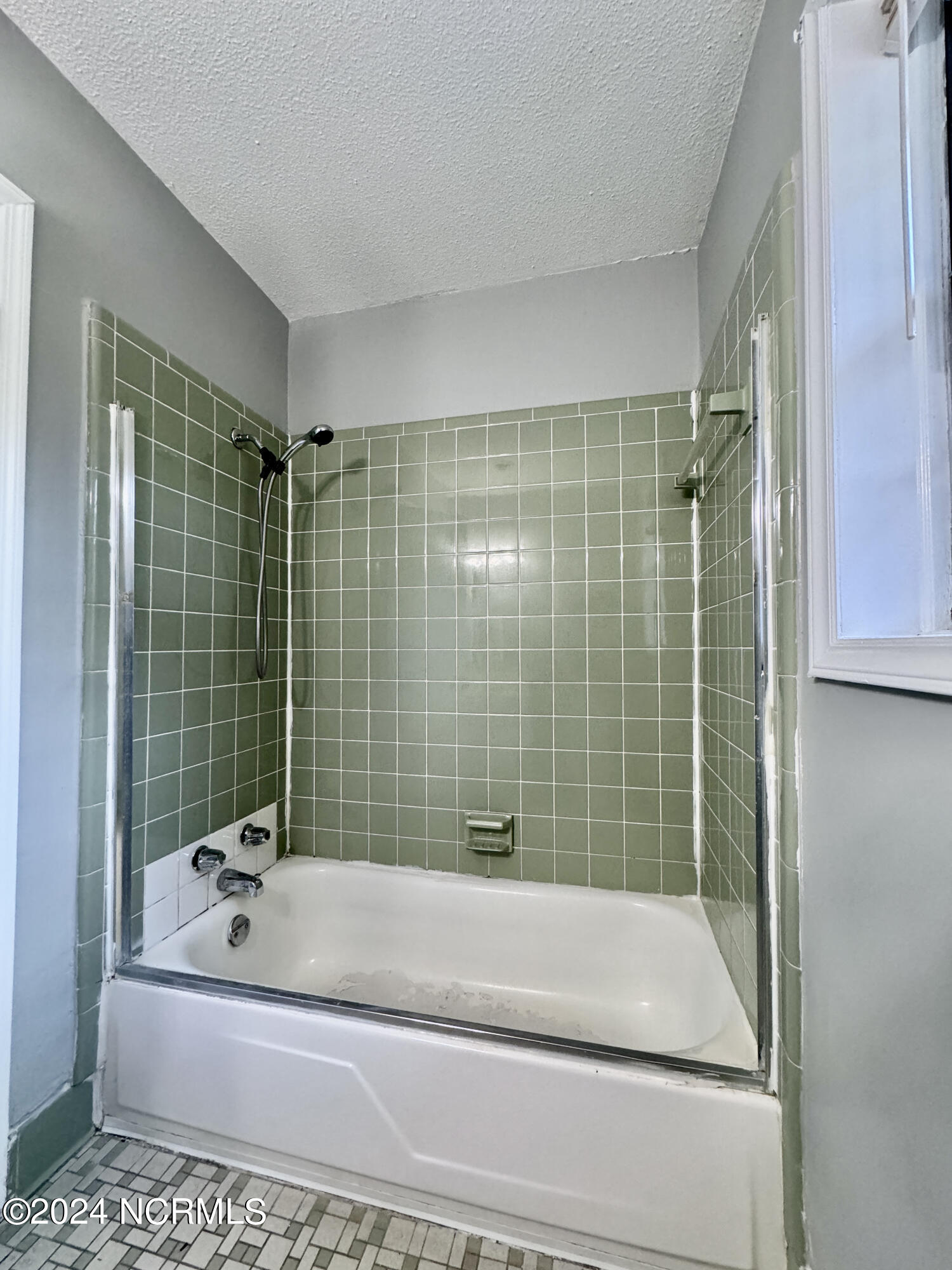 526 West Thurman Road New Bern, NC 28562 - Photo 8 of 18 ACF41164-2A65-4FC2-9358-B86B54265466_1_2