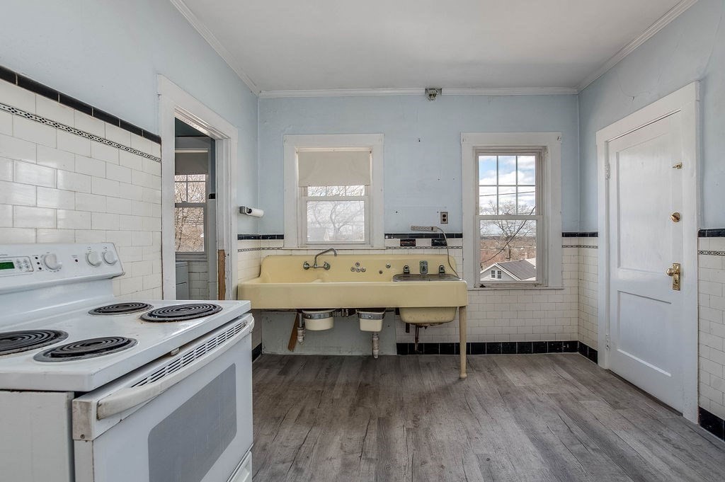 73 Westbourne Street Boston, MA 02131 - Photo 7 of 41 a room with a table chairs and a stove
