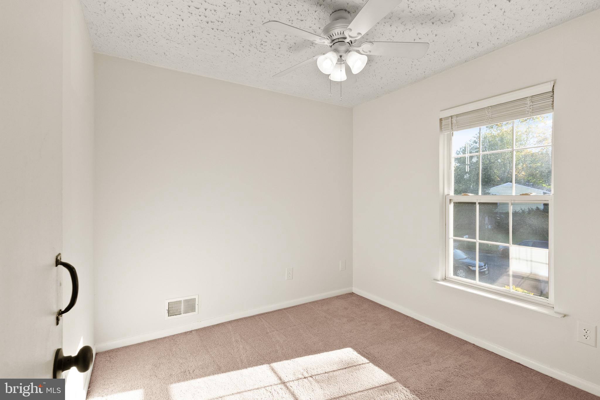 4006 Novar Drive Chantilly, VA 20151 - Photo 26 of 49 an empty room with windows