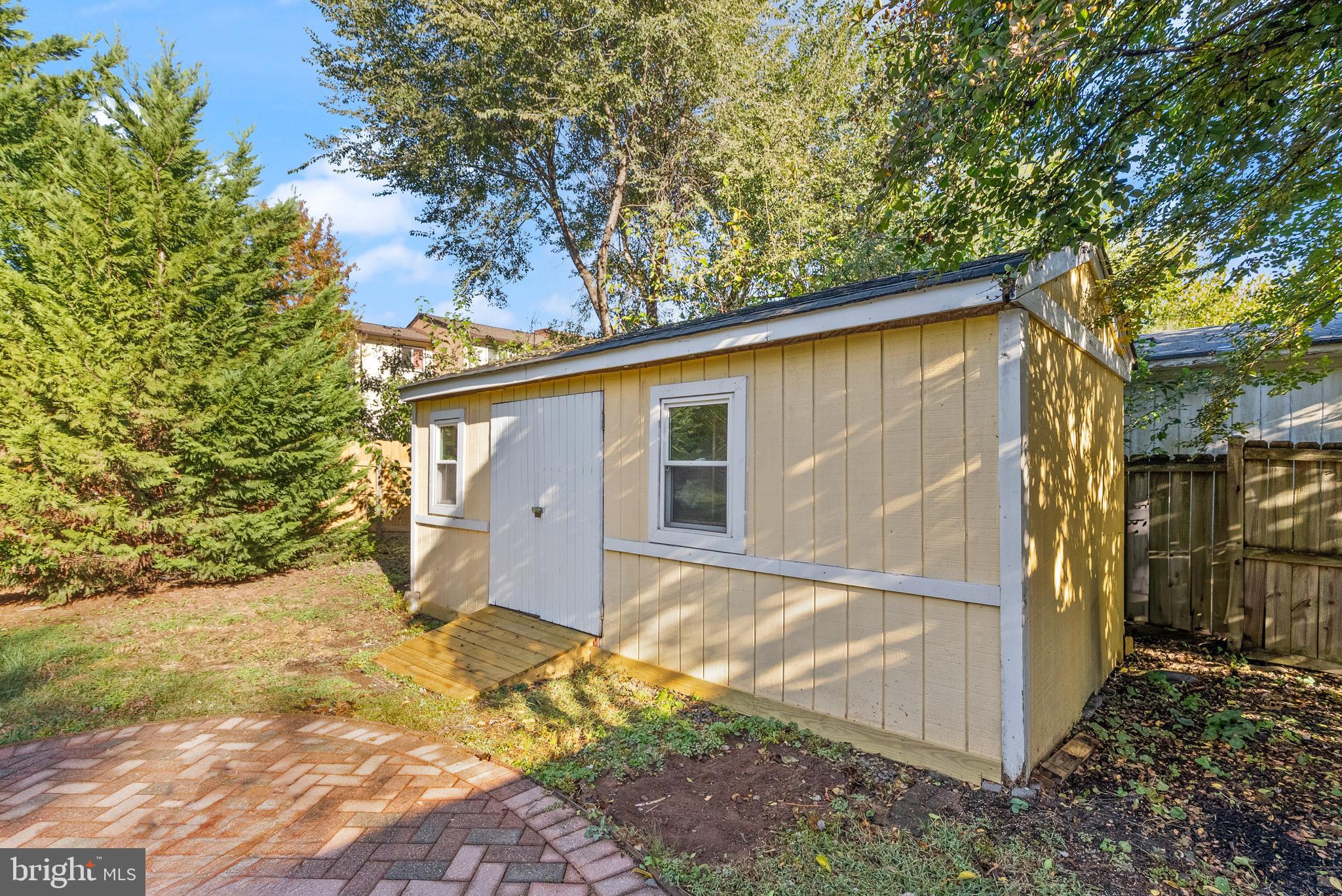 4006 Novar Drive Chantilly, VA 20151 - Photo 41 of 49 a backyard of a house