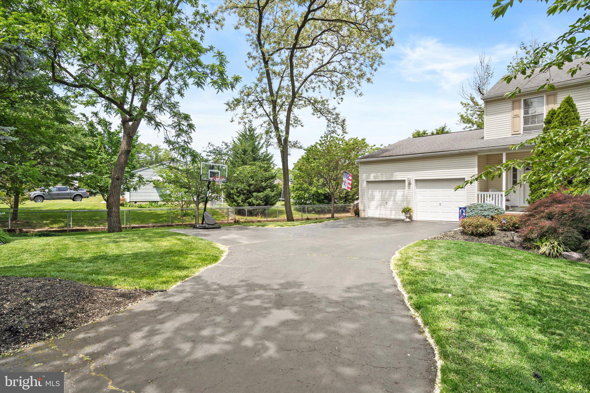 598 Edinburg Road Hamilton, NJ 08619 - Photo 3 of 35