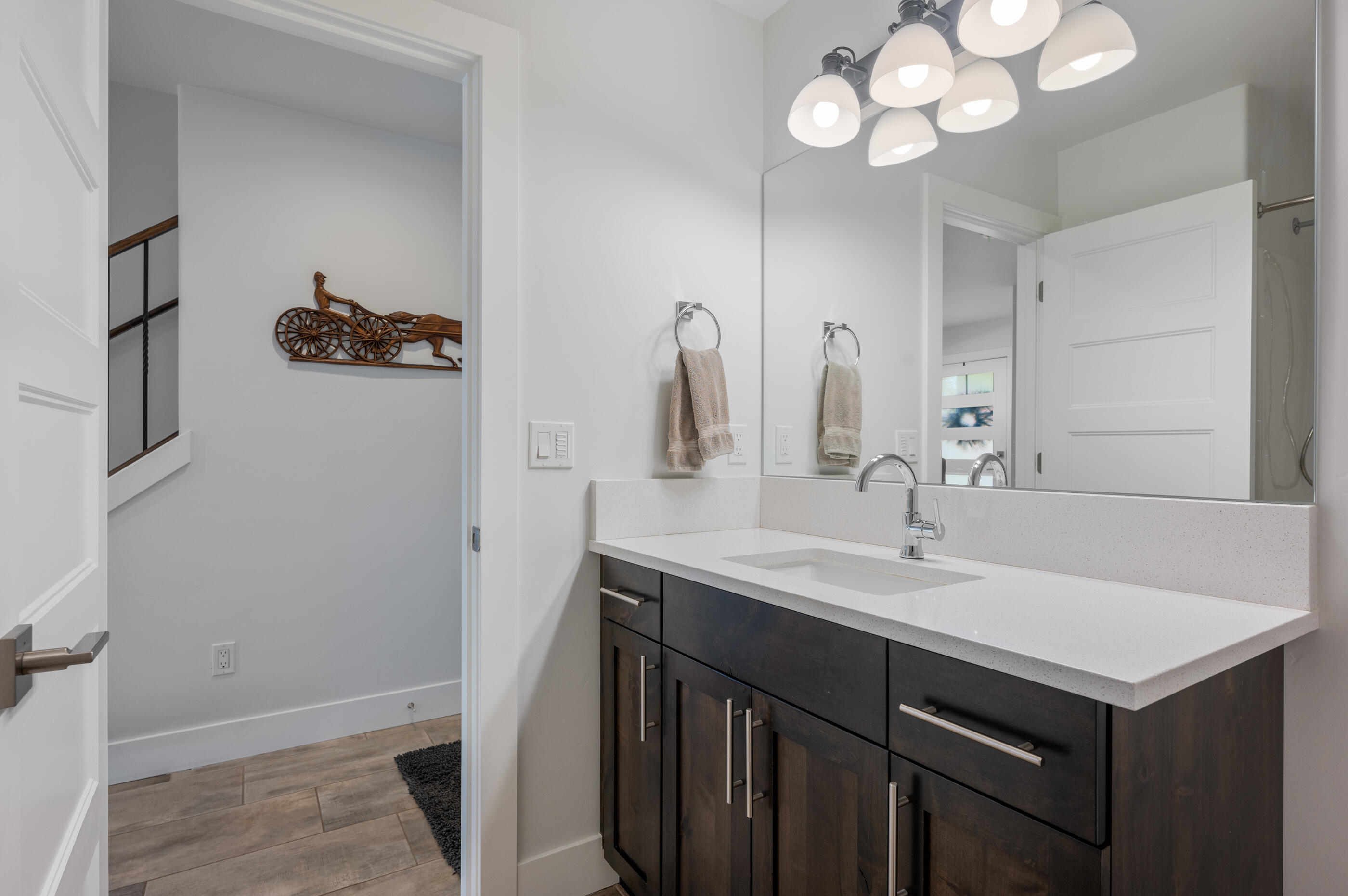 61586 Southwest Blakely Road Bend, OR 97702 - Photo 12 of 40 1st Floor Bathroom