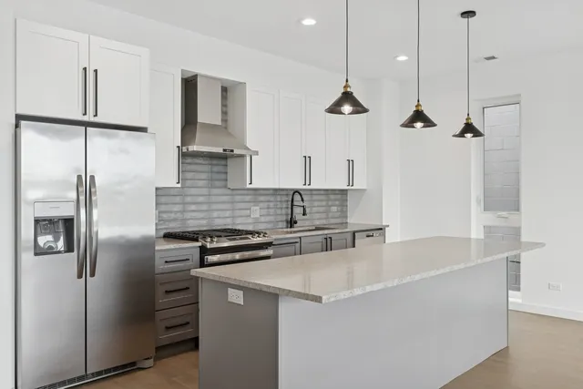 $550,000 | 5824 North Lincoln Avenue, Unit PH3N, Chicago, IL 60659