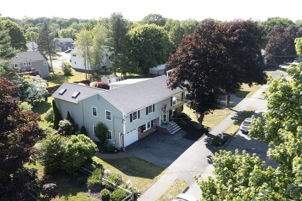 22 Riverside Drive Reading, MA 01867 - Photo 5 of 40 Gallery Image 5