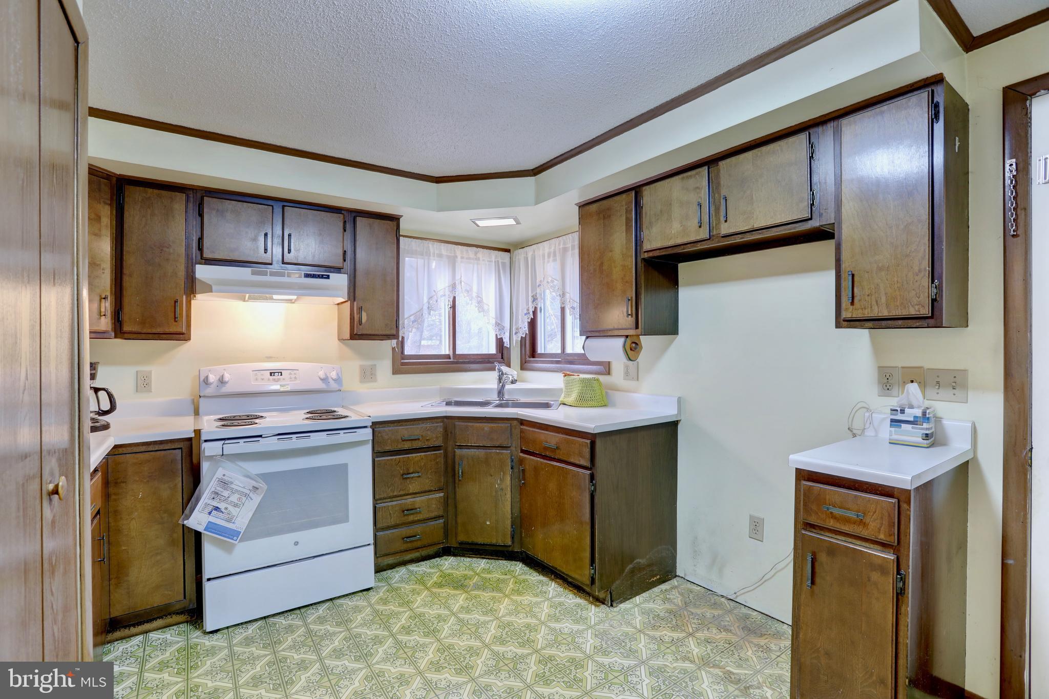 816 Utterback Store Road Great Falls, VA 22066 - Photo 6 of 28 a kitchen with a sink stove and refrigerator
